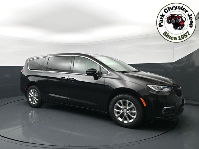 2025 Chrysler Pacifica Select for sale in Burnsville, MN