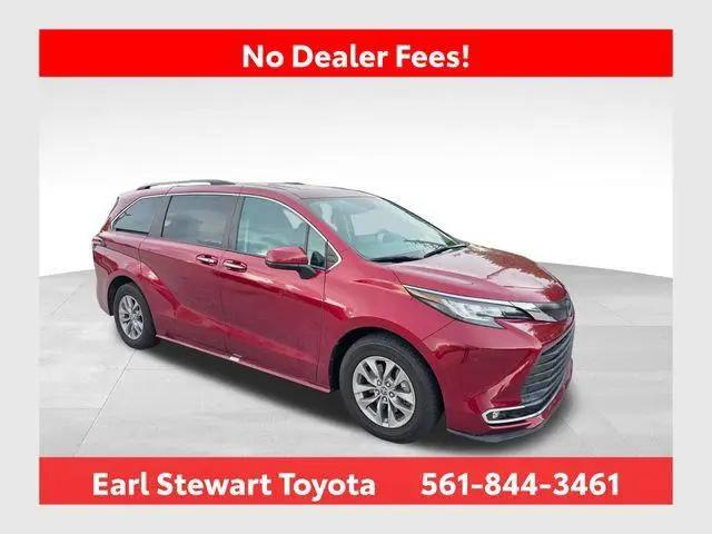 2022 Toyota Sienna XLE for sale in Lake Park, FL