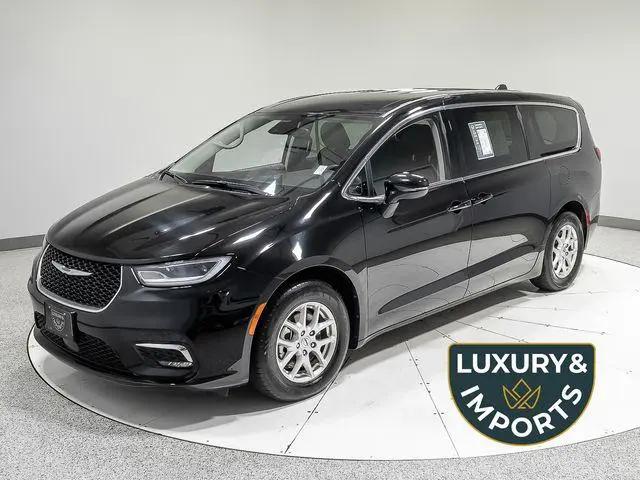 2024 Chrysler Pacifica Touring L for sale in Hutchinson, KS