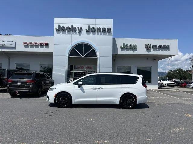 2023 Chrysler Pacifica Touring L for sale in Hayesville, NC