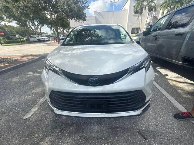 2021 Toyota Sienna XLE for sale in Lake Park, FL