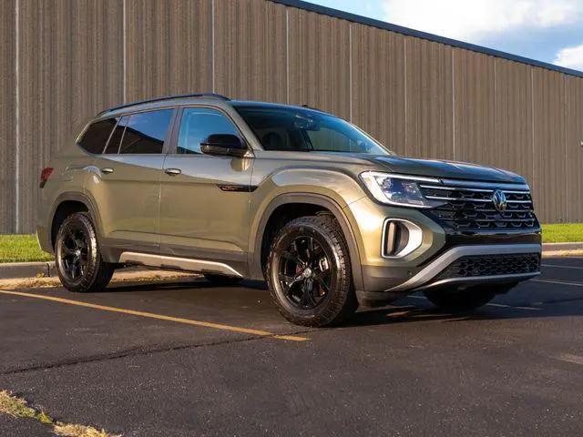 2024 Volkswagen Atlas 2.0T Peak Edition SE w/Technology for sale in Glendale, WI