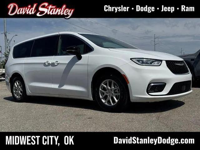 2025 Chrysler Pacifica Select for sale in Oklahoma City, OK