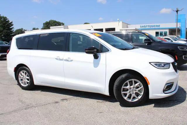 2024 Chrysler Pacifica Touring L for sale in Quincy, IL