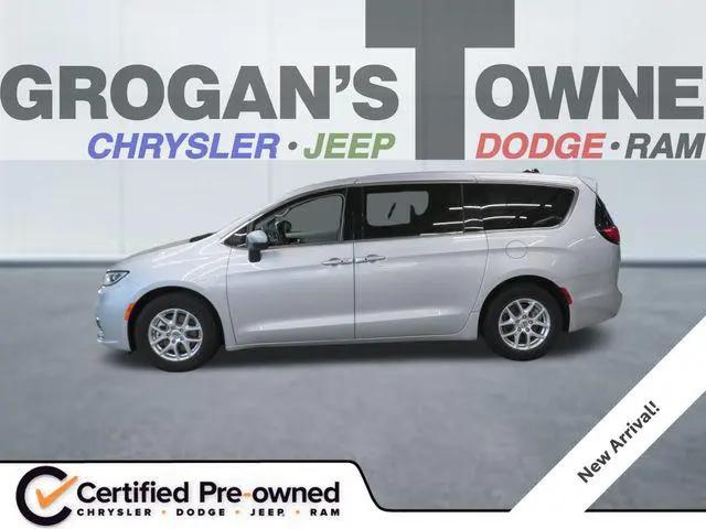 2023 Chrysler Pacifica Touring L for sale in Toledo, OH