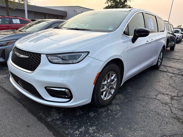 2024 Chrysler Pacifica Touring L for sale in Saline, MI