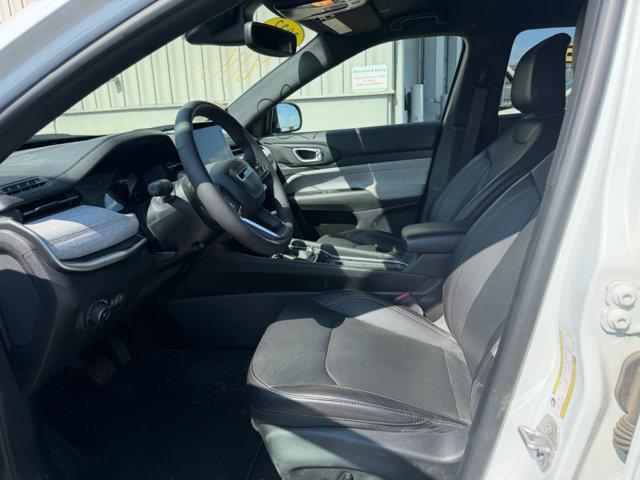 2023 Jeep Compass Latitude Lux FWD