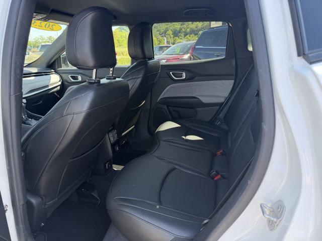 2023 Jeep Compass Latitude Lux FWD