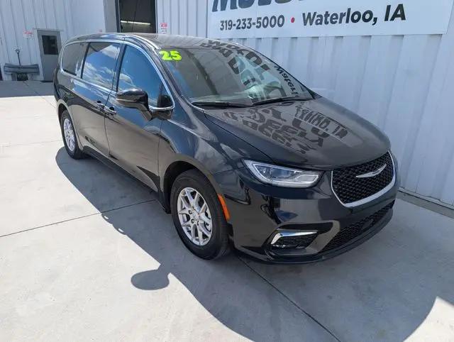 2025 Chrysler Pacifica Select for sale in Cedar Falls, IA