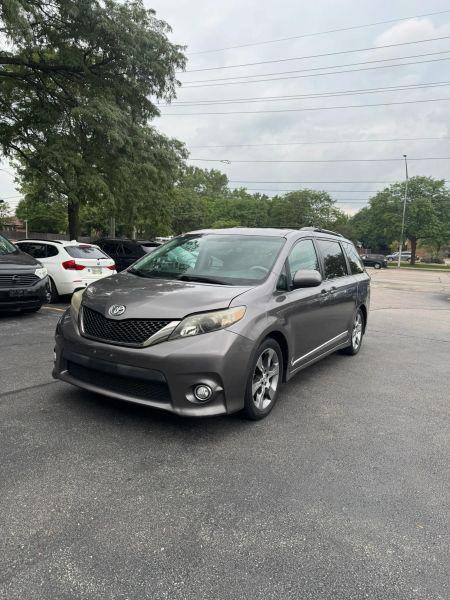 2011 Toyota Sienna SE for sale in Schaumburg, IL