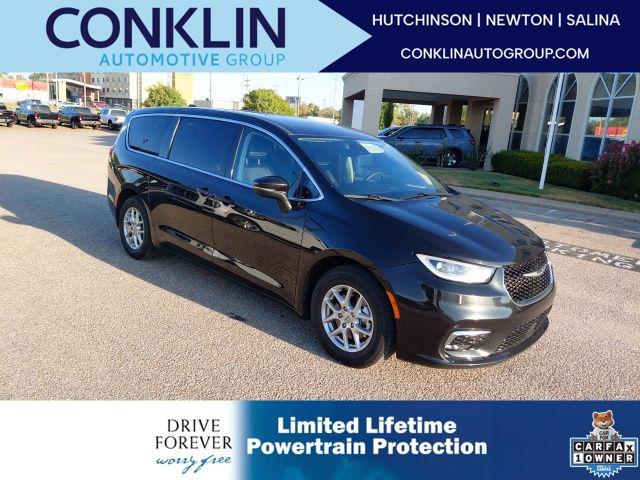 2023 Chrysler Pacifica Touring L for sale in Hutchinson, KS