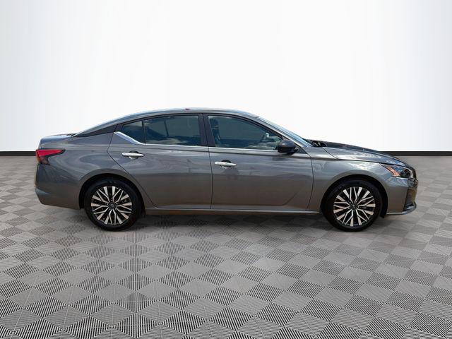 2025 Nissan Altima SV - Photo 8