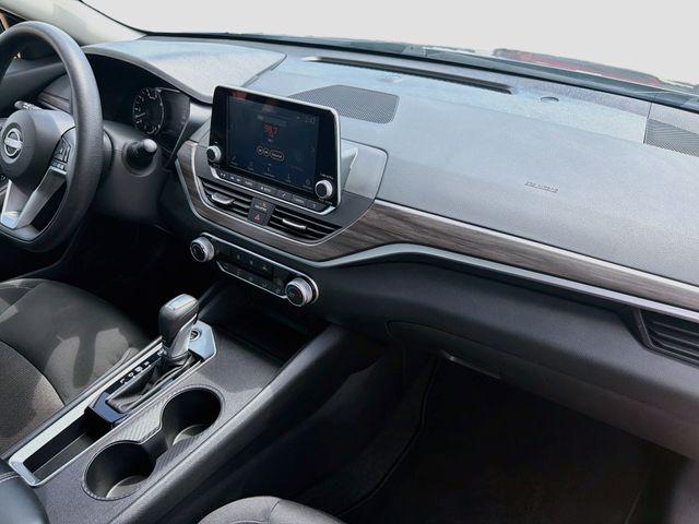 2025 Nissan Altima SV - Photo 31