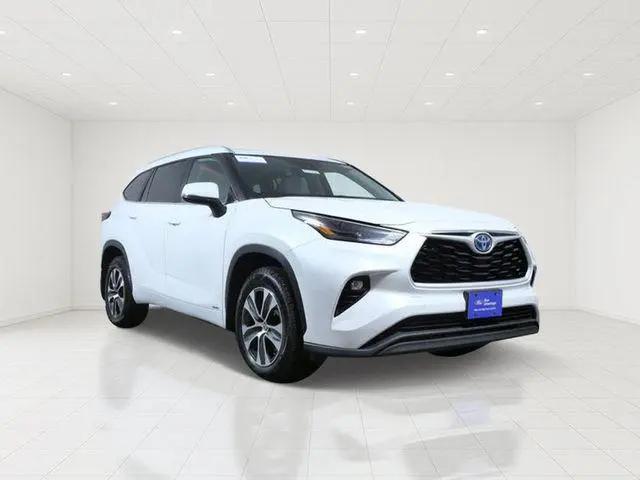 2023 Toyota Highlander Hybrid XLE for sale in Apple Valley, MN