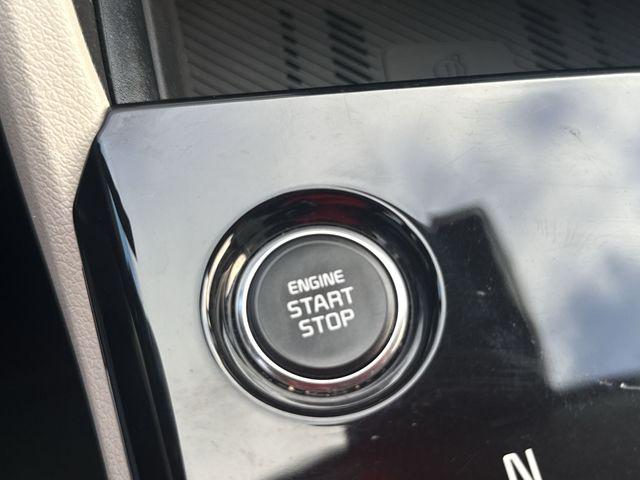2025 Kia Sportage EX Hybrid - Photo 17