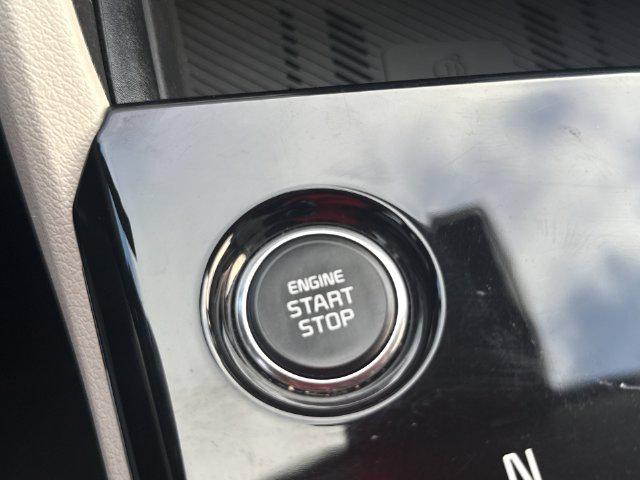 2025 Kia Sportage EX Hybrid - Photo 17