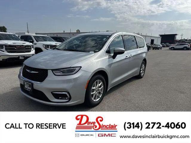 2023 Chrysler Pacifica Touring L for sale in Saint Louis, MO