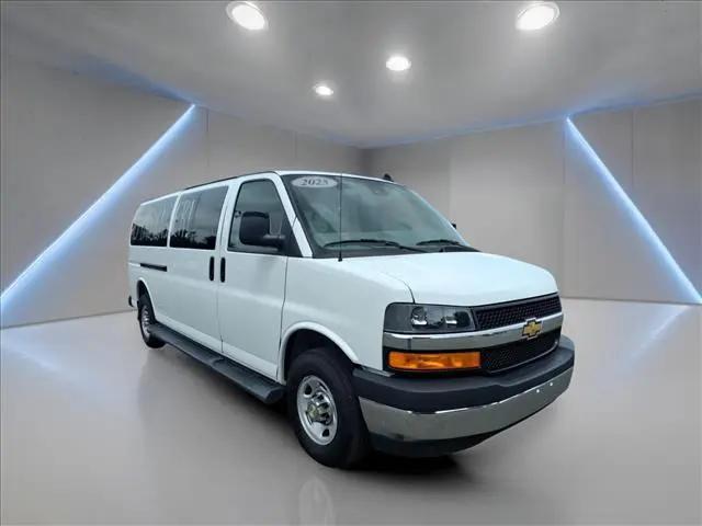2025 Chevrolet Express Passenger RWD 3500 Extended Wheelbase LT for sale in Freeport, IL