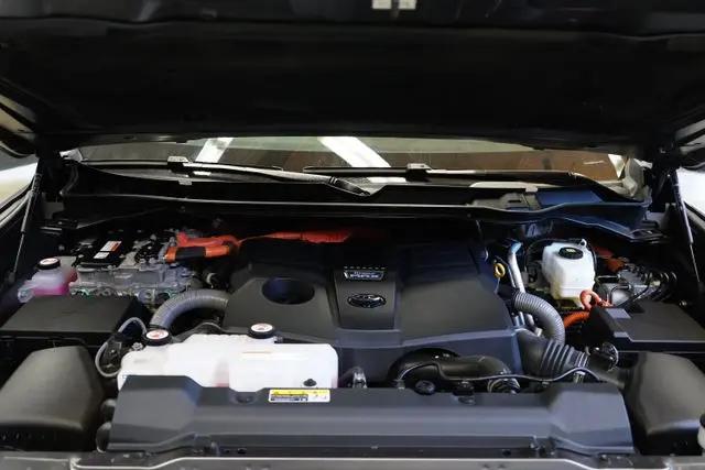 2024 Toyota Sequoia SR5