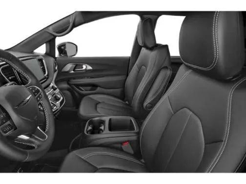 2025 Chrysler Voyager LX