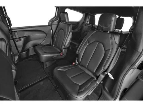 2025 Chrysler Voyager LX