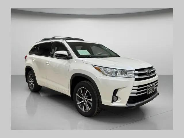 2018 Toyota Highlander XLE for sale in Brookfield, WI