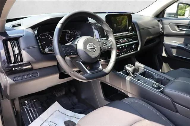 2025 Nissan Pathfinder SV 4WD
