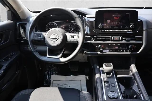 2025 Nissan Pathfinder SV 4WD