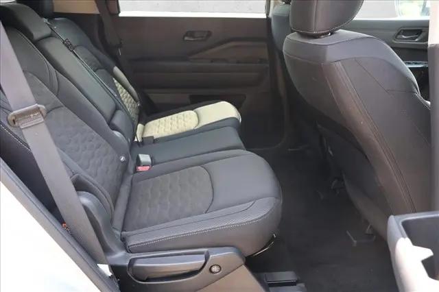 2025 Nissan Pathfinder SV 4WD