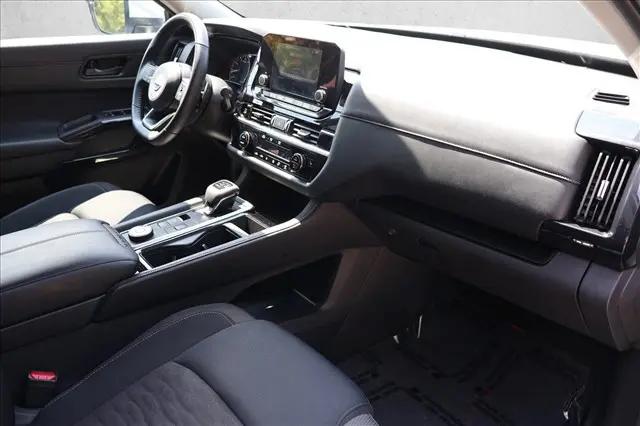 2025 Nissan Pathfinder SV 4WD