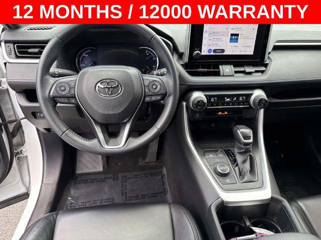 2024 Toyota RAV4 SE - Photo 17