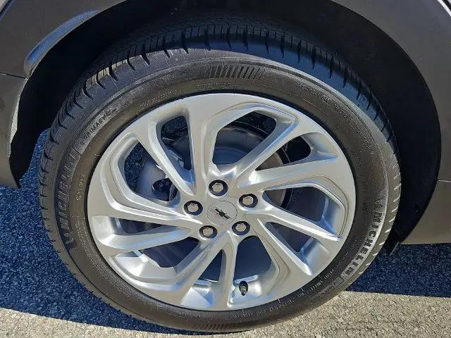 2027 Chevrolet Bolt LT FWD