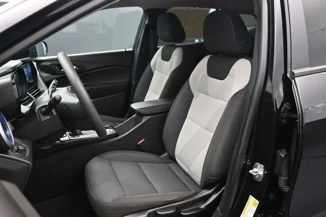 2025 Chevrolet Trax FWD LS