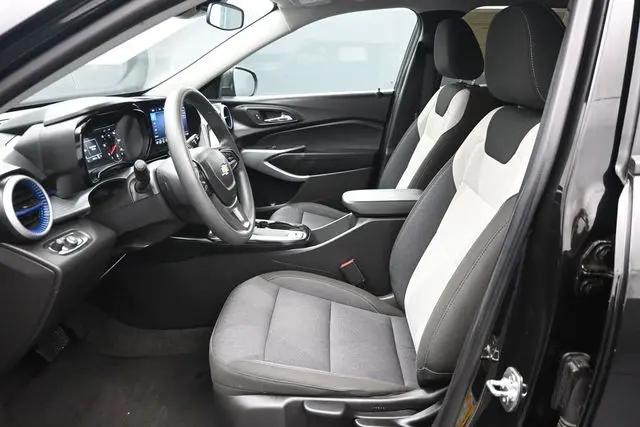 2025 Chevrolet Trax FWD LS