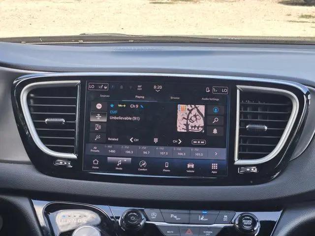2025 Chrysler Pacifica Select