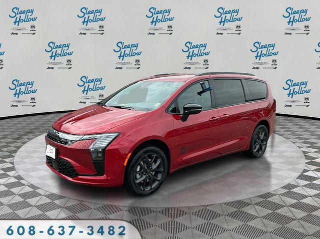 2027 Chrysler Pacifica Select for sale in Viroqua, WI