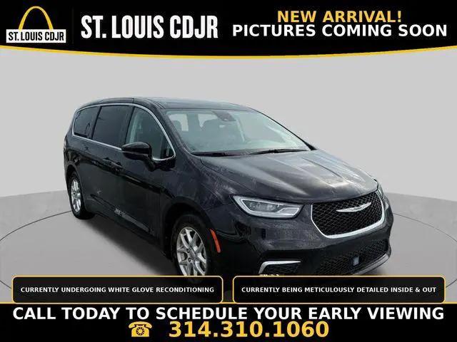 2024 Chrysler Pacifica Touring L for sale in Bridgeton, MO