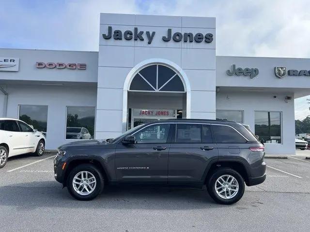 2025 Jeep Grand Cherokee Laredo X 4x4 for sale in Hayesville, NC