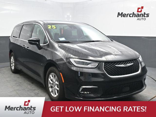 2025 Chrysler Pacifica Select for sale in Hooksett, NH