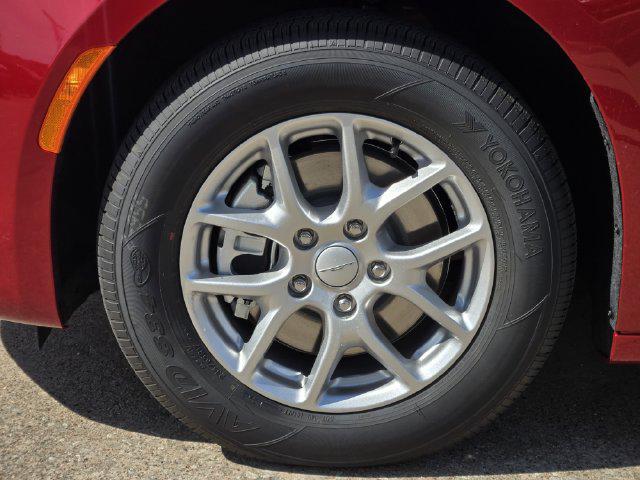 2027 Chrysler Pacifica Select
