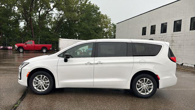 2027 Chrysler Pacifica Select AWD