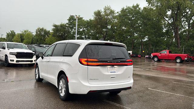 2027 Chrysler Pacifica Select AWD