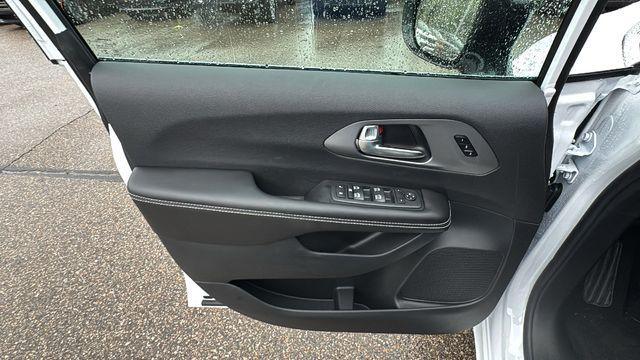 2027 Chrysler Pacifica Select AWD
