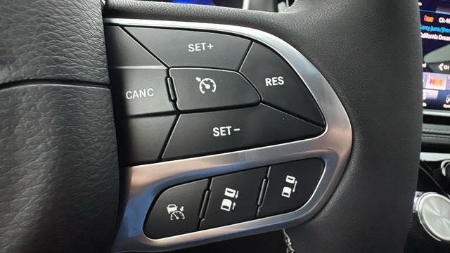 2027 Chrysler Pacifica Select AWD