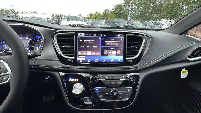 2027 Chrysler Pacifica Select AWD