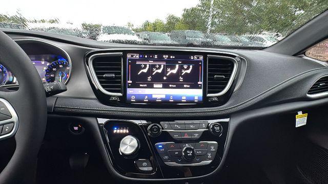 2027 Chrysler Pacifica Select AWD