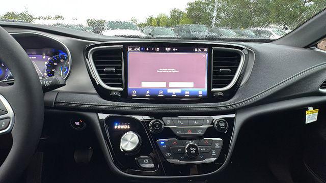 2027 Chrysler Pacifica Select AWD
