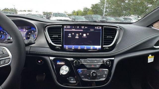 2027 Chrysler Pacifica Select AWD
