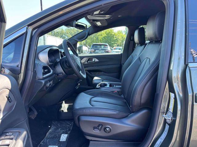 2027 Chrysler Pacifica Select AWD