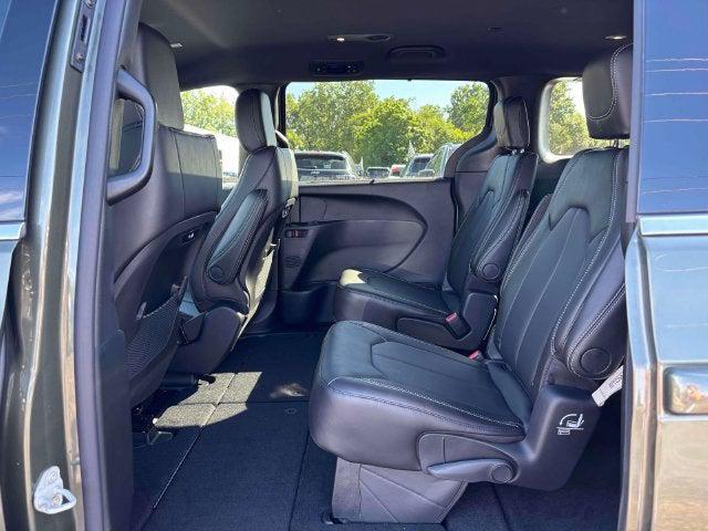 2027 Chrysler Pacifica Select AWD